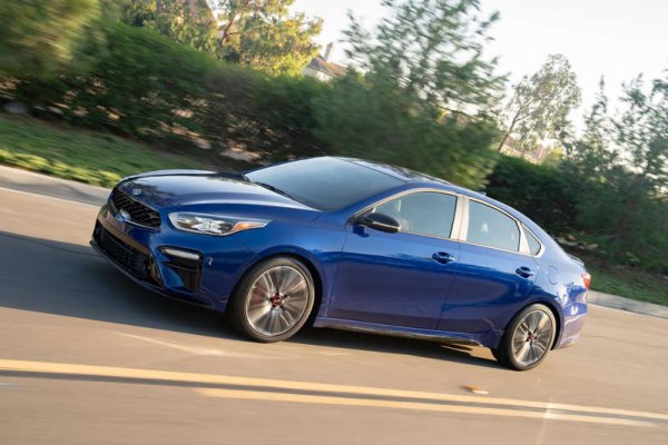 Купувачите получават доста за парите си, особено в средния клас и по-високите нива на оборудване. Това е един от малкото автомобили, които се предлагат с ръчна скоростна кутия.