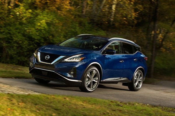 Nissan Murano е нещо повече от красив пакет, тъй като е оборудван с мощен двигател, а също така дълъг списък от допълнителни опции, както и много удобни седалки.