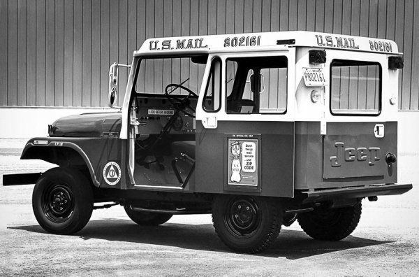 "Пощальонът" е базиран на шасито "DJ" с 80-инчово междуосие (2032 мм). Според някои съобщения купето с дължина само 3429 мм е произведено от Highway Products от щата Охайо. Със собствено тегло от 1361 кг и 4-цилиндров двигател със 72 конски сили, бавно движещият се фургон превозва товар от 454 кг и има полезен обем от 3,11 кубически метра. В допълнение към FJ-3, FJ-3A също работи в полза на гражданите с 81 инча (2057 мм) между осите и дължина на купето, увеличена с 483 мм.

Джиповете за доставка се произвеждат от 1961 до 1965 година. Техен наследник е също толкова комичният FJ-6, базиран на CJ-6.