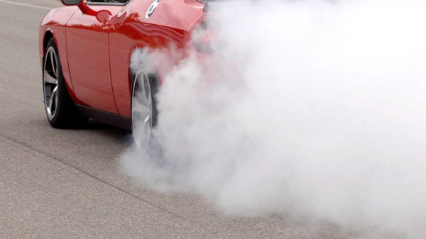 Автомобилите с вариаторна трансмисия не обичат буксуването. В ситуация, при която колата е затънала в кал, например, оборотите на двигателя, свързан със скоростната кутия, на практика не се променят, а само променят предавателните числа. В този случай скоростта на въртене на колата може да бъде внушителна. Ако едно или повече колела успеят да зацепят, то скоростта на въртене пада значително, а цялото натоварване пада именно на трансмисията.