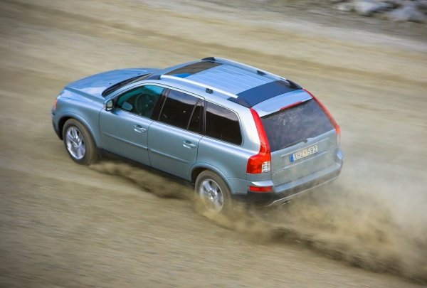 Също така до 150 000 км често се появяват течове на ъгловата скоростна кутия, втулката може да се срути и шлиците на вала могат да бъдат отрязани, което води до пълна загуба на задвижване на всички колела.
