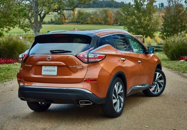 В американската спецификация двигателят развива 269 к.с., докато на други пазари той е по-слаб - 249 к.с., като и в двата случая високата мощност в комбинация с теглото създава сериозно натоварване на трансмисията. Ако работната течност не се смени своевременно, съединителят рядко издържа повече от 180 000 км. Ситуацията се влошава от течове на масло през уплътненията на трансферната кутия и скоростната кутия. Предната и задната скоростна кутия, раздатъчната кутия, окачващият лагер и напречните елементи на полуоските също са изложени на риск.
