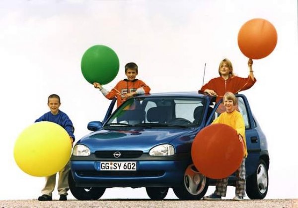 Opel Corsa B World Cup със странични въздушни възглавници (1994).