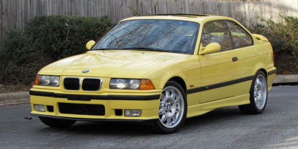 В момента E36 M3 е най-евтиният от всички поколения на BMW M3 на пазара на употребявани автомобили. Най-ниските цени започват от под 7000 - 8000 евро, а дори добре запазени екземпляри не са чак толкова по-скъпи.

В същото време моделът става и все по-труден за намиране, а това е гаранция, че цената му ще продължи да расте. И съответно ще може да върне в пъти инвестицията в него след няколко години.