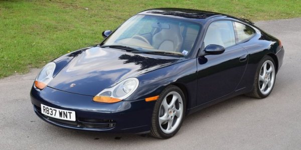 Porsche 911 (поколение 996) направи огромна промяна в историята на модела и тя не се хареса на голяма част от най-заклетите му фенове. Това беше първата генерация, която премина от двигател с въздушно охлаждане към водно, а също така и претърпя най-голямата промяна в дизайна.

Резултатът от това, че в момента цените на 996 са на дъното, но едва ли дълго ще се задържат там. През следващите 10 години много хора от новото поколение купувачи ще искат да си купят Porsche, а по това време този автомобил ще се е превърнал в класика.
