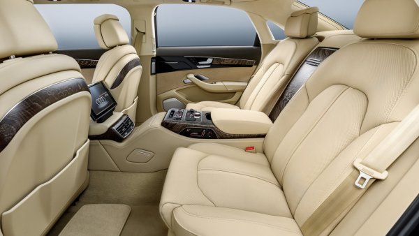 Audi A8 с шест врати 