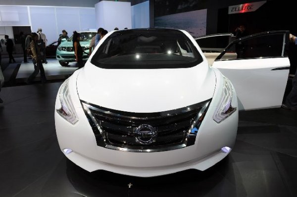 LA 2010 / Nissan Ellure Concept