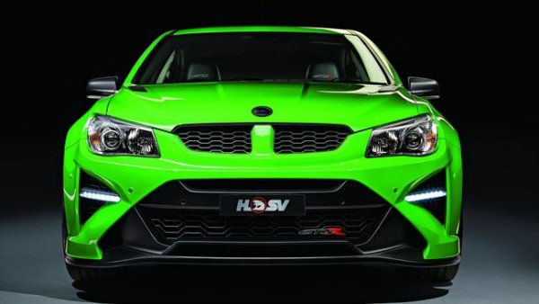 Двигателят на GTSR е V8 LSA с компресор (591 к.с. и 740 Нм), който се монтира също така в Chevrolet Camaro ZL1 и Cadillac CTS-V. Той е сдвоен с шестстепенна ръчна скоростна кутия или автоматична със същия брой предавки. Надеждното забавяне се осигурява от спирачната система AP Racing с шестбутални апарати и огромни дискове с диаметър 410 мм.
