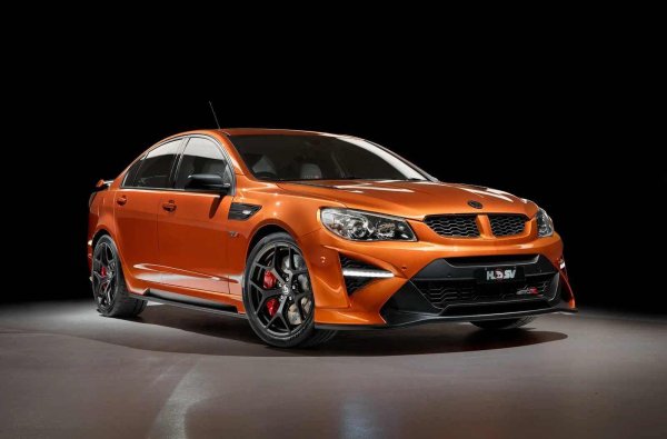 Успоредно с предишния модел, спортното подразделение пуска на пазара и GTSR W1, който държи титлата за най-мощния австралийски автомобил. Плашещите 644 конски сили и 815 Нм максимален въртящ момент се получават от 6,2-литровия V8 LS9 с долен разпределителен вал, който в много отношения е подобен на двигателя LSA. Има обаче и особености, сред които са огромен 2,3-литров суперчарджър, ковани бутала и система за смазване със сух картер.
