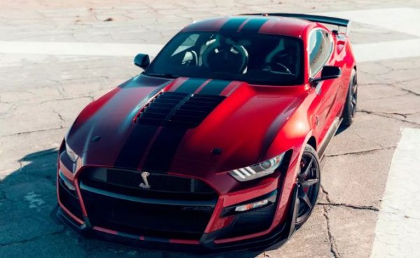 В края на 2019 г. изданието Motor1 спекулира по темата за текущата мощност на суперкупето на Ford, позовавайки се на видеоклип от YouTube-канала Speed Phenom. Официалната документация гласи, че 5,2-литровият V8 Predator развива 771 к.с. При измерване на стенд резултатът е 715 к.с., които са измерени на колелата. При условие, че в този случай се губят около 15-20% от мощността, би трябвало реалните показатели да са доста по-високи.

Има, разбира се, възможност в Shelby да са допуснали грешка, но по-вероятно е друго – умишлено да е обявена по-ниска мощност. Ако се добавят тези 15%, загубени от трансмисията, числата ще бъдат доста по-впечатляващи – 859 к.с. Измерването на дино-стенд показва малко по-ниска стойност – 840 к.с.