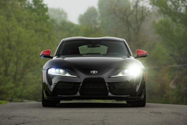 Модерната Supra - всъщност това е преработено BMW Z4, дебютира в началото на 2019 г., а надстройките бяха проведени година по-късно. Германкският 6-цилиндров турбомотор с обем 3,0 литра се отличава с други бутала, намалено съотношение на компресия от 11:1 на 10,2:1 и нов изпускателен колектор. 