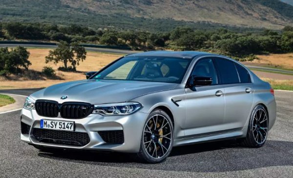 Ако горните факти на няколко му се струват „минимално отклонение“, нека видим какво се случва с един от най-популярните спортни модели на планетата. Убийствената динамика на седана отдавна е легенда, същото важи и за потенциална за тунинг. В случая е тествано стандартно M5 Competition с 4,4-литров V8 (625 к.с. и 750 Нм), което показва невероятно ускорение от 0 до 97 км/ч – 3 секунди.