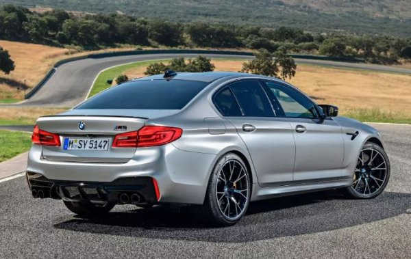 „При измерването е установен пик от 626 к.с. и 822 Нм въртящ момент на колелата. Както станна дума, съвременните скоростни кутии предават въртящия момент много ефективно, но въпреки това ако се прибави загубената мощност, реалният резултат трябва да бъде около 700 к.с.“, обявиха експерти след посещение на измервателната платформа на мичиганската фирма Livernois Motorsports and Engineering.