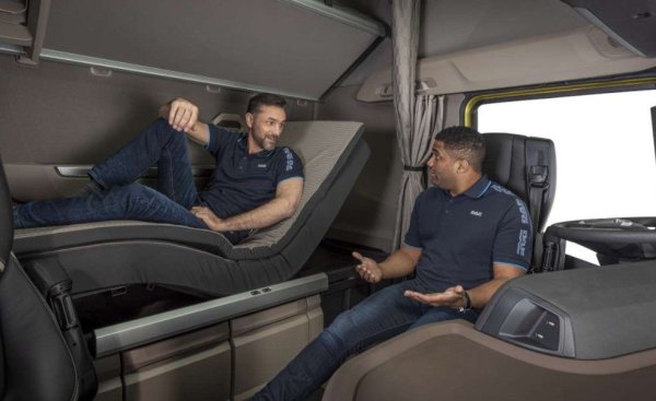 ОСТАНАЛИТЕ ФИНАЛИСТИ: Iveco T-Way, Mercedes EACTROS, MAN TGS, Renault Trucks T Evolution, Volvo Trucks FM/FMX
