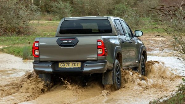 ОСТАНАЛИТЕ ФИНАЛИСТИ: Isuzu D-Max, Jeep Gladiator

