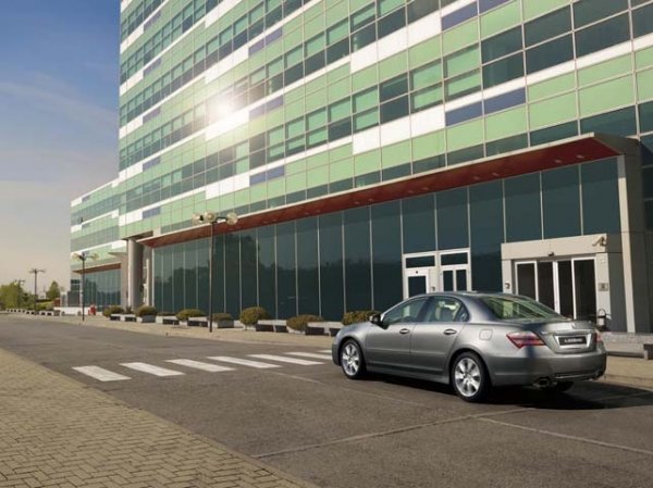 Захранва се от 3.7 литров V образен двигател, доставящ 295 к.с.