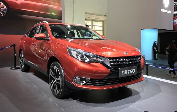 Това е марка, създадена първоначално от джойнт-венчъра на Dongfeng с Nissan, и под нея всъщност дълго време в Китай се продаваха модели на японския гигант. От няколко години обаче Venucia е отделна марка със свои собствени модели като например T90 (на снимката). 
