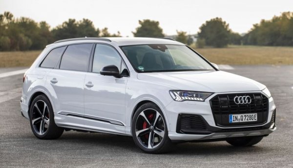 За премиум марката на VW 2021 дотук е умерено по-слаба от 2020, с разлика от 23 продадени автомобила. Най-продаваният модел е Q7 с 29 регистрации, пред Q8 с 23, Q5 с 15, Q3 с 13, A6 с 10 регистрации и така нататък. От началото на годината марката е пласирала също два електромобила e-tron и eдно Audi R8 Spyder.
