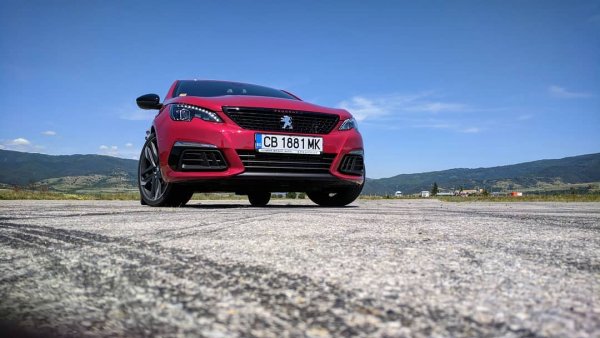 Типични представители: Volkswagen Golf, Renault Megane, Ford Focus, Opel Astra
