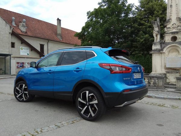 Типични представители: Nissan Qashqai, Volkswagen Tiguan, Renault Kadjar
