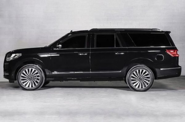 Компанията Inkas Armored бронира удължената версия на Lincoln Navigator, който може да се похвали с 3,5-литров V6 от Ford F-150 Raptor, който развива 456 к.с. Скоростната кутия е 10-степенен автомат. Допълнително усилени са покрива, отсека на двигателя и дъното. Стеклата са бронебойни, има и допълнителна защина от електромагнитно излъчване. В оборудването са включени излизащи прагове, мултиконтурни седалки, премиум аудио-система, мултимедийна система за пасажерите на втория ред, адаптивен круиз-контрол, диодна оптика и др. 