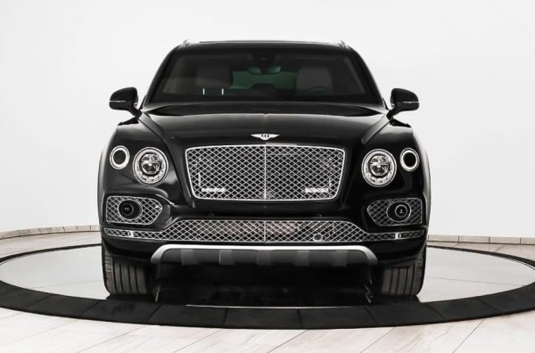 Още едно луксозно творение на IInkas Armored - бронирана Bentley Bentayga, която струва 450 000 евро. Машината издържа на куршуми от калибър 7,62 (например от &bdquo;Калашников&ldquo;) и от нападение с гранати. В базовото оборудване влизат специална батерия, пренастроено окачване и гуми run-flat. Срещу доплащане се предлага аварийно осветление, противопожарна система, мощни спирачки и система за връзка с външния свят. Двигателят &ndash; 6,0-литров W12, си остава стадартният. Допълнителното оборудване увеличава теглото с цял тон.
