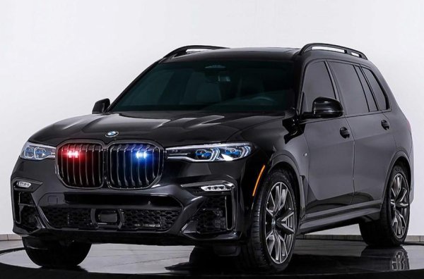 В портфолиоото на Inkas Armored влиза и всъдеход на базата на BMW X7. Нещата не са различават от обичайните &ndash; защита на резервоара, на акумулатора и на блока за управление на двигателя, а също така и по-дебели стъкла. Има звукова и светлинна сигнализации, а срещу доплащане се предлагат димна завеса, система за нощно виждане и противопожарна система. Клиентите могат да избират между 3,0-литров редови мотор с 6 цилиндъра и 4,4-литров V8 с 530 или 625 к.с. Скоростната кутия е 8-степенен автомат, а задвижванено &ndash; към четирите колела.