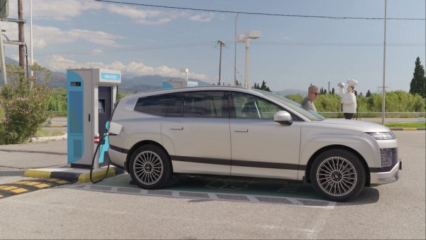Поредното бързо и удобно зареждане за нашия Hyundai Ioniq 9. Комфортният корейски SUV приема заряд до 250 киловата,  което означава 10 до 80% за 24 минути
