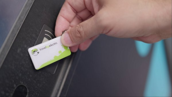 За пореден път картата на Travel by Electric ни спести нуждата да сваляме приложения, да се регистрираме и да въвеждаме кредитната си карта в тях
