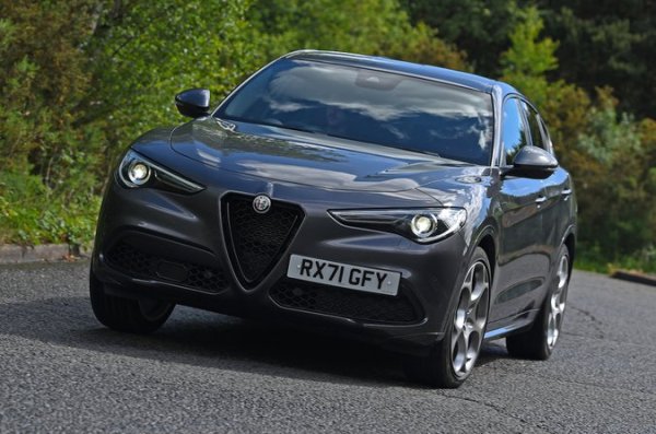 Модел - 2.0 Turbo Sprint auto 

Каталожна цена - 48 775 лири

Стойност при препродажба след 3 години – 18 850 лири

Запазена стойност – 38,65%

Stelvio е спортен SUV, който е добър за шофиране, но въпреки мощната производителност, предлагана от 2,0-литровия бензинов двигател в тази версия, загубата на стойност е по-голяма от тази на всеки друг SUV на пазара.