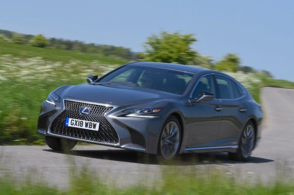 Модел - 500h 3.5 Takumi CVT auto 

Каталожна цена - 111 980 лири 

Стойност при препродажба след 3 години - 41 700 лири

Запазена стойност - 37,2% 

Флагманският седан на Lexus предлага хибридна мощност, висококачествен интериор и много стандартно оборудване. Въпреки това, той разочарова с неравномерното си возене и неудобната информационно-развлекателна система, както и слабите му стойности при препродажба. 