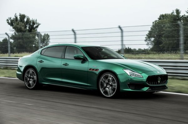 Модел - V8 Trofeo 

Каталожна цена - 134 285 лири

Стойност при препродажба след 3 години - 43 050 лири

Запазена стойност &ndash; 32,1%

Quattroporte трябва да бъде гранд турър, който е перфектен за големи пътувания, но в действителност не е перфектен за шофиране. Освен това не е и особено надежден, а  информационно-развлекателната система е остаряла. Всичко това улеснява разбирането защо се обезценява толкова бързо, колкото ускорява версията V8 Trofeo. 