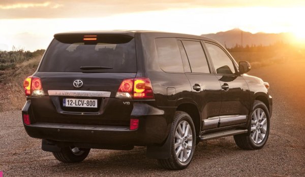 Този всъдеход не обича агресивното каране, като това важи и за задния редуктор. Поради това той се нагрява и експлоатационният живот на лагерите намалява до приблизително 100 000 километра. Ако замяната им се забави, се налага смяна, което струва пари.

Само автомобили, произведени преди 2011 г., имат проблеми с раздатъчната кутия, тъй като тя има капризни задвижващи механизми и не много издръжлива верига. След модернизацията експлоатационният живот на трансферната кутия се е увеличил и може да издържи най-малко 200 000 километра без сериозни повреди.
