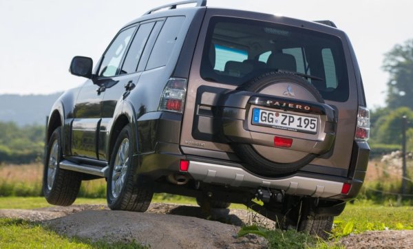 Задният диференциал се блокира от отделна, доста непретенциозна помпа. Задният кардан и неговите CV шарнири са надеждни и лесно се ремонтират при необходимост. За предния кардан проблем може да се появи при маншона на CV шарнира.

Сред малкото по-сериозни болежки е луфтът на задния кардан на скоростната кутия. Най-често причината е разхлабването на крепежните елементи на опашката.
