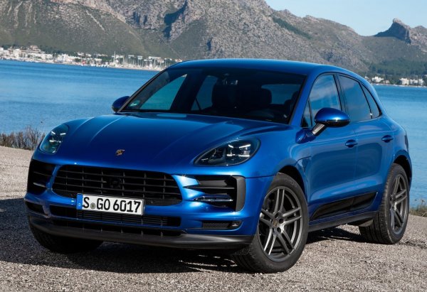 Кросоувърът на Porsche разчита на огромното наследство на марката, като целта му е максимално да задоволи потребностите на шофьорите, които очакват максимална производителност и впечатляващ лукс от автомобила. За това помага и външният вид на автомобила, който благодарение на наклонената задна част на покрива, донякъде прилича на спортно купе.
