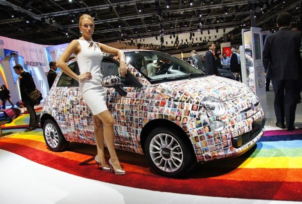 Момичетата на автосалон Париж 2010