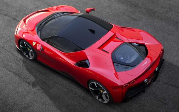 Суперхибридът на Ferrari развива 1000 к.с., като е един от най-скъпите модели на компанията. Минимумът при него е 625 000 долара, така че ако ги нямате, изобщо не се пробвайте. Списъкът с допълнително оборудване е огромен, като само предлаганите цветове на каросерията са 26 на брой. Предлагат се 3 вида тръби на изпускателната система, 5 вида седалки и 15 варианта на материали, с който те са обвити.

Двигател: 4,0-литров V8 с две турбини 

Мощност: 780 к.с. при 7500 об/мин 

Три електромотора (два отпред и един отзад) 

Мощност на електромоторите: 220 к.с. 

Сумарна мощност: 1000 к.с. 

Сумарен въртящ момент: 800 Нм 

Ускорение до 100 км/ч: 2,5 секунди 

Ускорение до 200 км/ч: 6,7 секунди 

Максимална скорост: 340 км/ч