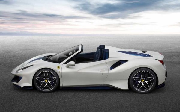 Откритият вариант Pista носи традиционната за Маранело приставка Spider към името. Той има твърд свалящ се покрив и цена от 350 00 долара. Ако обаче погледне конфигуратора на италианския производител, разбирате, че цената на този модел може да скочи двойно.

Двигател: 3,9-литров V8 с две турбини

Мощност: 720 к.с. при 8000 об/мин 

Въртящ момент: 770 Нм при 3000 об/мин

Ускорение до 100 км/ч: 2,8 секунди

Ускорение до 200 км/ч: 7,6 секунди

Максимална скорост: 340 км/ч