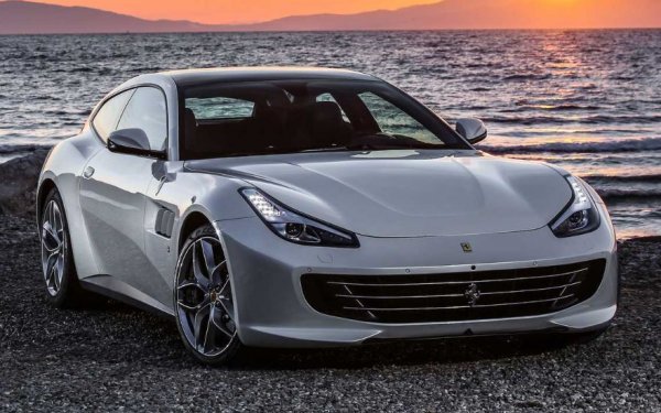 Ако към името GTC4Lusso добавите буквата &bdquo;Т&ldquo;, поучавате забележителна машина с V8 двигател и задно предаване вместо по-големия V12. Новата версия има 80 к.с. по-малко, но не губи нищо от динамиката си. Затова пък се продава на по-достъпна цена &ndash; 260 000 долара.

Двигател: 3,9-литров V8

Мощност: 610 к.с. при 7500 об/мин

Въртящ момент: 760 Нм при 3000-5250 об/мин 

Ускорение до 100 км/ч: 3,5 секунди

Максимална скорост: 320 км/ч