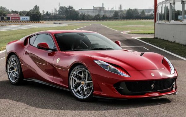 За да имате този забележителен гран-турър се нуждаете от 335 000 долара. Ако се загледате и по фирмения каталог, спокойно можете да добавите още няколкостотин хиляди долара. Елементите от карбон струват 50 000 долара, а поддръжата на Apple CarPlay &ndash; 4000 долара. Фирменият комплект стикове за голф се продава за 11 000 долара, а общият набор от опции качват цената на купето до 655 000 долара.

Двигател: 6,5-литров V12 

Мощност: 800 к.с. при 8500 об/мин

Въртящ момент: 718 Нм при 7000 об/мин

Ускорение до 100 км/ч: 2,9 секунди

Ускорение до 200 км/ч: 7,9 секунди 

Максимална скорост: 340 км/ч