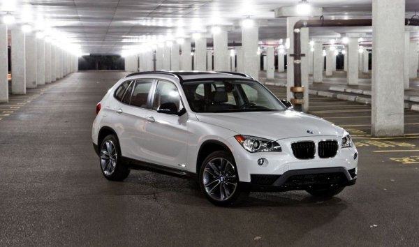 Процент повреди: 17,8%
Среден пробег: 130,000 км

От няколко години насам E84 неизменно е най-добре представящото се BMW в класацията на TUV. Първото поколение на Х1 остана на пазара до средата на 2015 година. И тук, както и при всички други модели на групата BMW с двулитров турбодизел, трябва да се внимава много за състоянието на ангренажната верига. Тя е податлива на разтягане и може да прескочи, създавайки много сериозен проблем. Препоръчва се подмяната й след 100,000 км пробег, но операцията не е никак евтина - от 3,000 до 6,000 лева, в зависимост от сервиза. Имаше сервизна акция за сервото на волана. 
