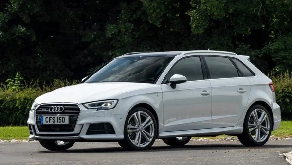 Процент повреди: 15,9%
Среден пробег: 132,000 км

Тук вече старото поколение 8P слиза от сцената и на негово място идва новото 8V, продавано от началото на 2013 чак до 2020. Това е първото А3, построено на модулната платформа MQB - същата архитектура като при Golf и Octavia, но с корпус от алуминий и съвсем друго качество на изпълнението. Най-честите оплаквания са от блокиращата мултимедийна система MMI, и от автоматичните скоростни кутии с двоен съединител. Имаше една сравнително малка сервизна акция за недобре залепени стъкла. При бензиновите 1.2 и 1.4 има известен брой двигатели с недобро укрепване на горивопроводите към горивната камера. За 1.4 TSI имаше и сервизна акция за този проблем. 
