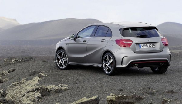 Процент повреди: 14,7%
Среден пробег: 120,000 км

Първите две поколения на най-малкия Mercedes не бяха, да се изразим деликатно, особено успешни. Дори няма да споменаваме за спешното отзоваване на първата генерация от пазара заради високия риск от преобръщане. Затова за третото поколение през 2012 компанията реши изцяло да преобрази модела, да се откаже от облика на миниван и да го насочи към млади хора, вместо към пенсионери. Генерацията W176 се представя завидно добре в тестовете за дългосрочна издръжливост. Имаше две сериозни сервизни акции, засягащи обаче само определени производствени серии. Едната е за подмяна на дефектен обтегач на веригата при дизеловия мотор OM651 - в противен случай рискувате основен ремонт на двигателя. Втората засяга разпределителния вал при бензиновите 1.6 и 2.0 (M270). 
