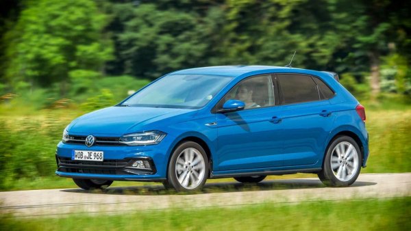 Най-икономичният Polo едва успява да мине под 100 грама. Това не е версия за природен газ, а дизелова. С 1.6-литровия TDI двигател с мощност 95 к.с. и ръчна трансмисия малкият автомобил отделя 97 грама CO2 на километър в съответствие със актуалния стандарт NEDC.