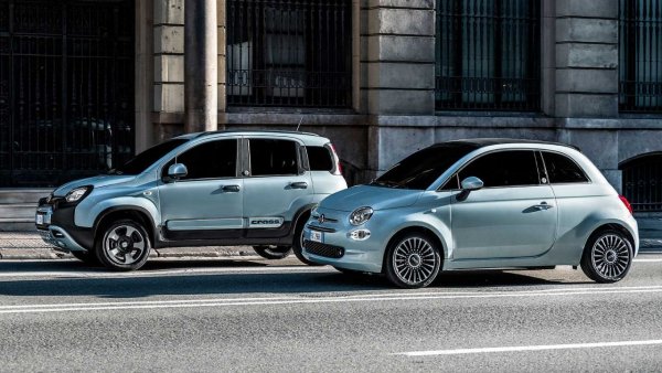 Fiat 500 и Fiat Panda са от сегмент А, което ще рече един под Polo, Clio и други подобни. Макар и по-малки и по-леки, доскоро те имаха трудни времена с отделяните емисии. LPG версията на Fiat 500 все още изхвърля 118 грама! Новата "хибридна" версия (която всъщност е мек хибрид) обаче отделя само 93 грама на километър, както при 500, така и при Panda. Което всъщност не е блестящо постижение, като се има предвид мощността от едва 70 к.с.