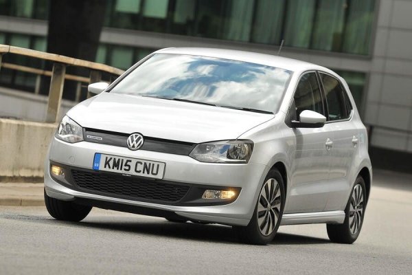 Ценови диапазон: 1500 - 13 000 лири.

Предишното поколение на Polo е един от най-надеждните градски автомобили в историята. То привлича с качествен интериор, здрави двигатели, както и отлично настроено шаси.

Трябва обаче да се внимава дали моторът 1.2 е с верига или ремък, но като цяло този автомобил е добра опция за по-малък бюджет.
