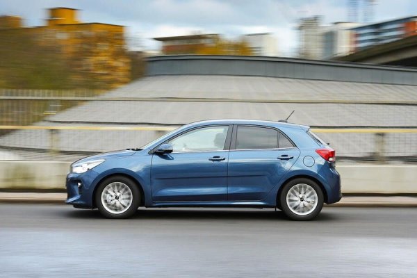 Ценови диапазон: 3000 - 12 000 лири.

Rio е подценяван, но надежден модел. Предимствата му са 7-годишна гаранция (ако цялата поддръжка е извършена навреме), доброто управление и надеждният двигател 1.0 T-GDi.

Важно е да се отбележи, че гаранцията е валидна само при перфектна сервизна история. Затова при покупка това трябва да бъде проверено много внимателно.
