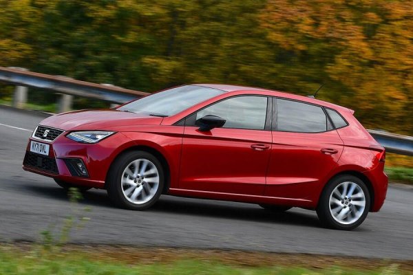 Ценови диапазон: 3500 - 20 000 лири

Един от най-атрактивните компактни модели по отношение на дизайн и динамика. Високото му място в класацията се дълги на на надеждния 1.0 TSI (95 к.с.). Този двигател е много надежден, стига да е добле поддържан.

Доброто оборудване и здравата каросерия правят Ibiza интересна алтернатива на Fabia. Като цяло, това е чудесно предложение за тези, които искат да се движат в бюджетния сегмент.
