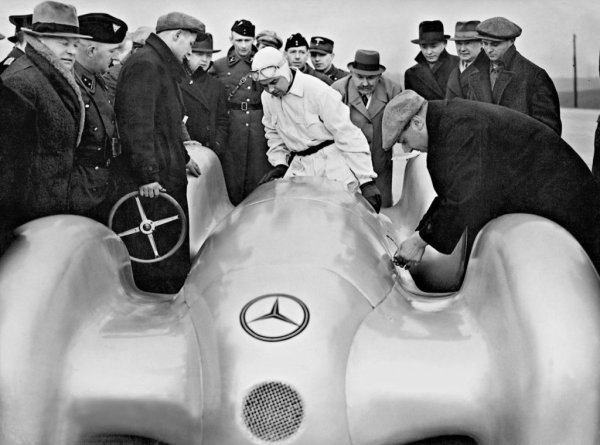 "Когато скоростта влезе в кръвта на човека, той трябва да кара, за да живее"
- Рудолф Карачола