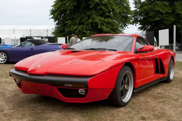 FZ93 Zagato може да бъде посочен като предшественик на митичното Enzo. Автомобилът е представен през 1993 г. на изложението в Женева, като още тогава изненадва публиката с двуцветно боядисаната си каросерия и уголемената задна емблема. Скоро след това цветовете са  променени, но почитателите на марката остават недоволни заради разположението на въздухозаборниците и необичайните преливащи се форми. 